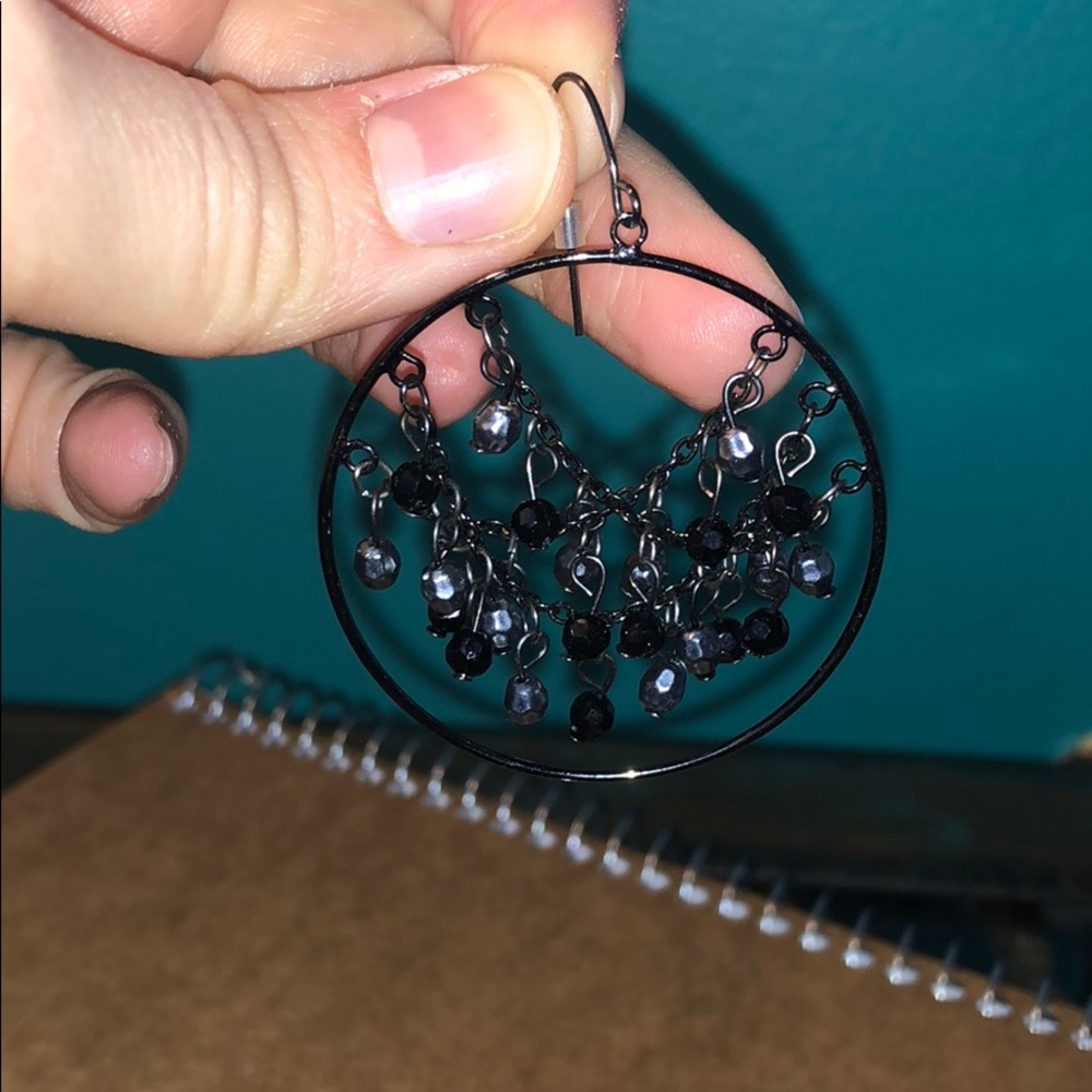 Pair of black and gray dangle earrings - Picture 2 of 2